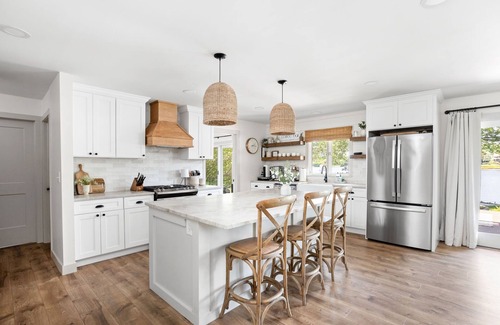 Noblesville House | Luxury Waterfront Lakehouse-Views from every bedroom 🦆