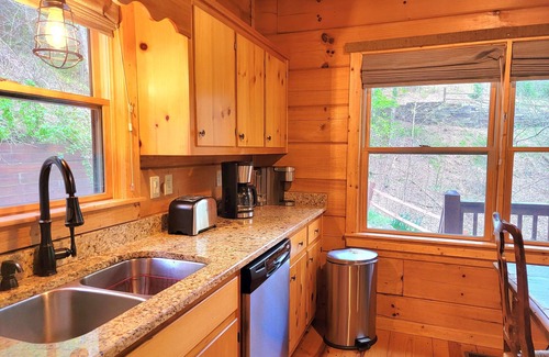 Blue Ridge Cabin | LUXURY WATWRVIEW CABIN WITH 2 FIREPLACES