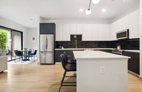 Home Park Apartment | Luxury West Midtown 2 Bdrm in Atlanta