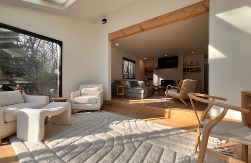 Mount Marion House | Luxury Woodstock Retreat: Hot tub & heated pool! Family & Group friendly