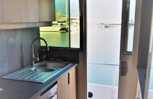 La Rochelle City Centre Boat Rental | Luxury yacht in La Rochelle with a terrace
