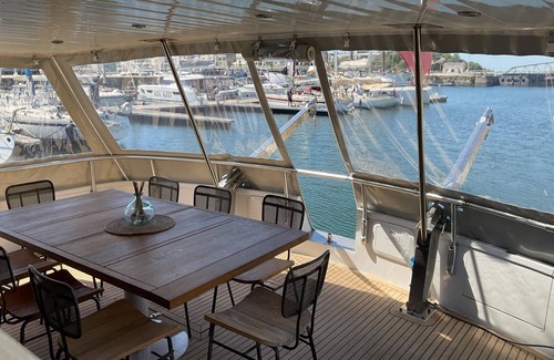 La Rochelle City Centre Boat Rental | Luxury yacht in La Rochelle with a terrace