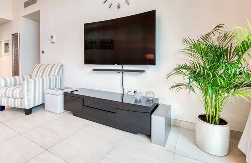 Discovery Gardens Apartment | Luxury yet cozy 3 bedrooms apartment w/ huge terrace, gym+pool, great location