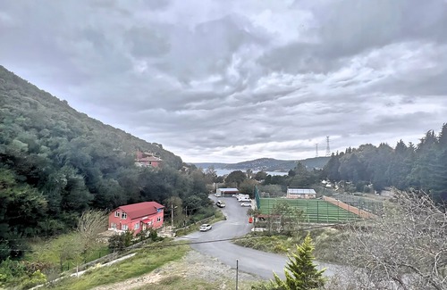 Anadolu Kavagı Mahallesi Villa | Luxus Loft mit Sauna, Terrasse, und Bosporus Blick