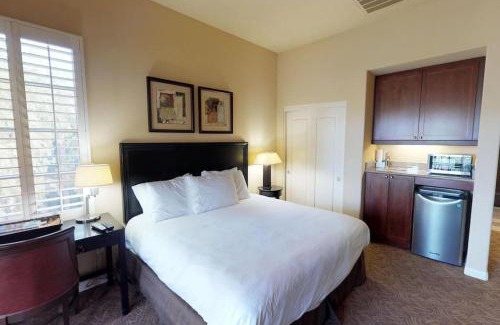 La Quinta Apartment | LV003 Upstairs LV Studio with a Fountain View