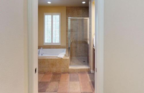 La Quinta Apartment | LV003 Upstairs LV Studio with a Fountain View