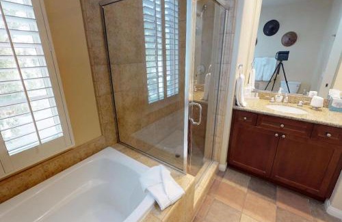 La Quinta Apartment | LV003 Upstairs LV Studio with a Fountain View