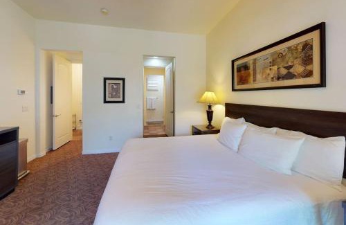 La Quinta Apartment | LV021 Single Story Studio on a Quiet Greenbelt