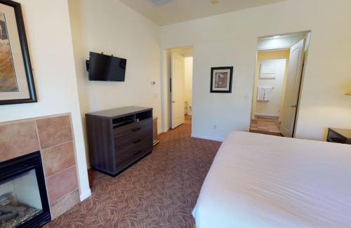 La Quinta Apartment | LV021 Single Story Studio on a Quiet Greenbelt