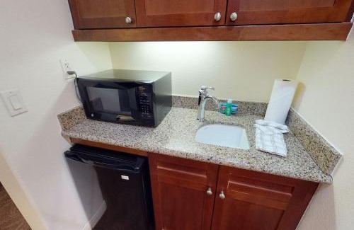 La Quinta Apartment | LV021 Single Story Studio on a Quiet Greenbelt