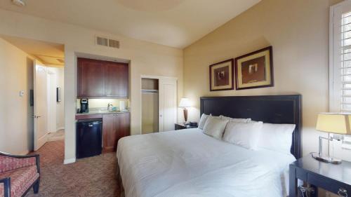 La Quinta Apartment | LV028 Private Downstairs Studio on Main Paseo