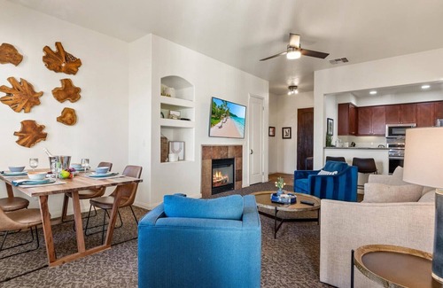 La Quinta Villa | LV100 Upstairs 1 Bedroom Legacy Villas Retreat Overlooking a Community Fountain!