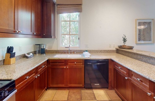 La Quinta Apartment | LV217 Superb 2 Bedroom Overlooking the Lap Pool
