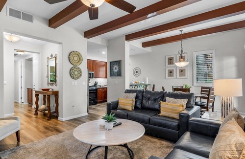 La Quinta Apartment | LV221 Luxurious Downstairs LV 2-Bed Lock-Off