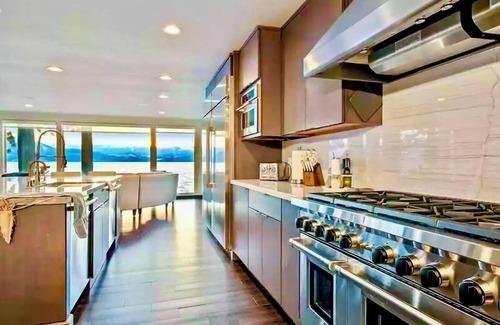 Skyland House | Lx 96 Tahoe lakefront Home of the Stars
