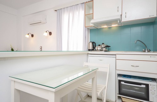 Old Town Naxos Hotel | "Lygdamis Hotel" triple studio in the heart of Naxos