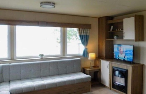Weymouth Cabin | Lynch Lane Lodge - Relax in Weymouth
