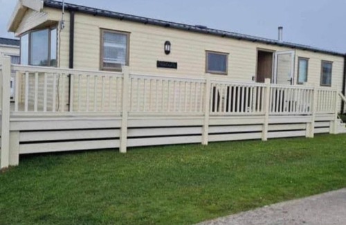 Rhyl Ski Chalet | Lyons robin hood with wrap round decking