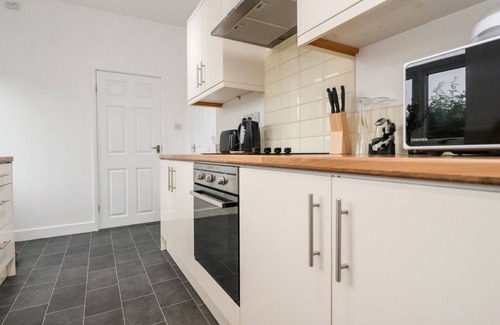 Lytham St. Anne's Cottage | LYTHAM HOUSE, pet friendly, with a garden in Lytham St. Annes