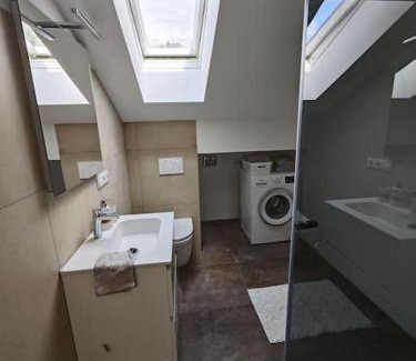 Hutschenhausen Apartment | Möbilierte Dachgeschosswohnung