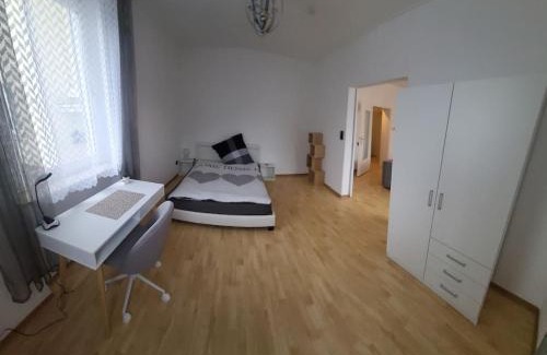 Metternich Apartment | Möblierte 3-Zi Wohnung Nähe BWZK