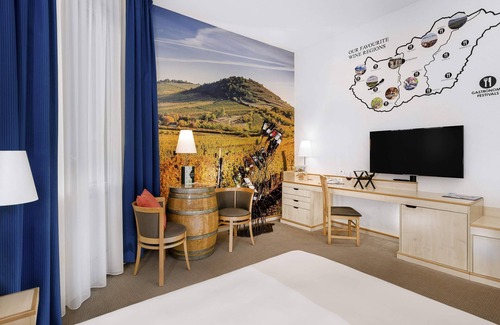 Nepszinhaz negyed Hotel | Mövenpick Hotel Budapest Centre