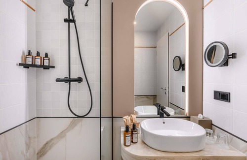 Nepszinhaz negyed Hotel | Mövenpick Hotel Budapest Centre