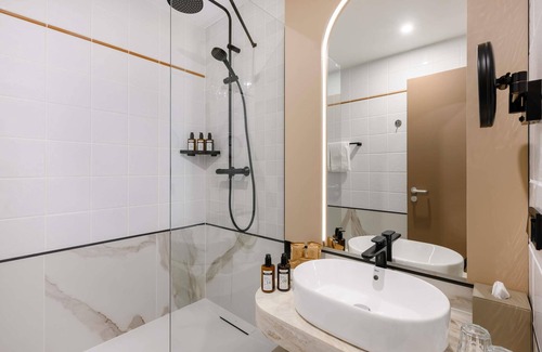 Nepszinhaz negyed Hotel | Mövenpick Hotel Budapest Centre