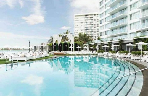 West Avenue Apartment | M 517 Two bed balcony @ 1100 West Condo
