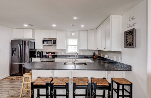 Surf City House | M&M Sandcastle - NEW BEACHFRONT Ranch - second home 612684
