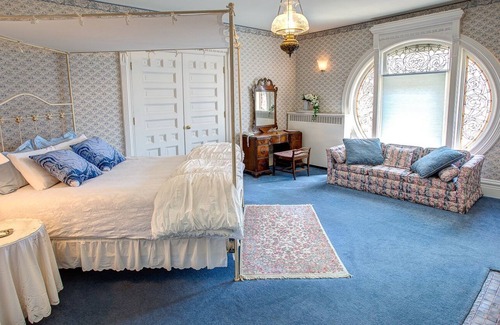 Marinette Bed & Breakfast | M & M Victorian Inn