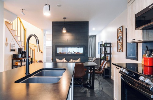 Saint-Faustin-Lac-Carre House | M O N T B L A N C - PISCINE & S P A