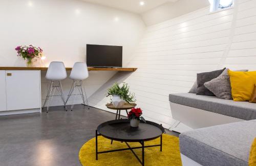 Eastern Docklands Boat Rental | M/S Svalbard B&B