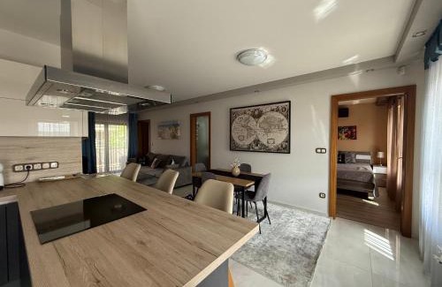 Pecs Apartment | M18 - Csak egy lépés a történelmi belváros - free parking