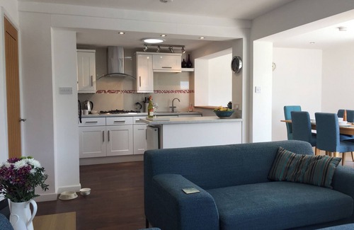 Kingsbridge Cottage | MACELEY, pet friendly, with a garden in Kingsbridge