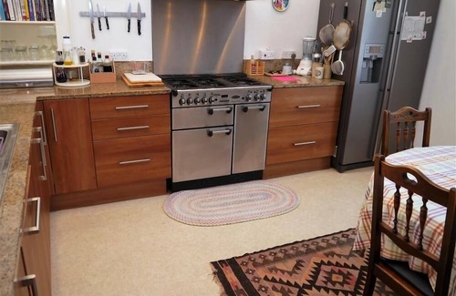 Kirkcudbright Cottage | Mackenzie House - a house that sleeps 6 guests in 3 bedrooms