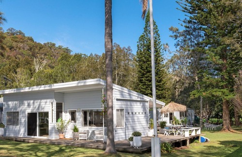 Great Mackerel Beach Cottage | Mackeral Beach Cottage by TCC