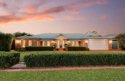 Central Mudgee House | Macquarie Manor - Experience Grand Country Living