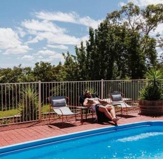 Central Mudgee House | Macquarie Manor - Experience Grand Country Living