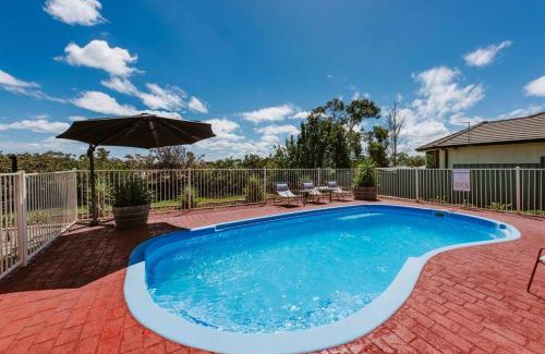 Central Mudgee House | Macquarie Manor - Experience Grand Country Living