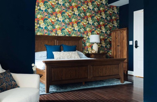 Five Points South Hotel | Madame Lou's Room at The Painted Lady! Pets Allowed, Free Parking!