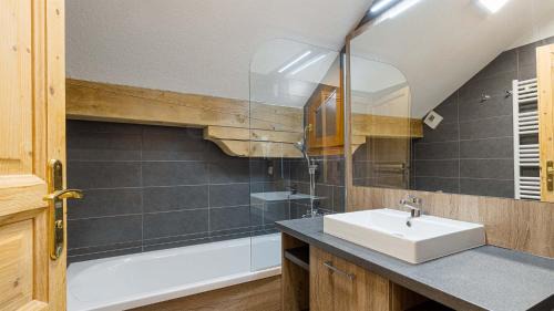 Vaujany Apartment | Madame Vacances La Cascade