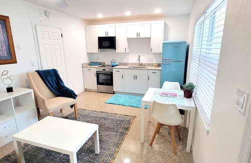 Seminole Villa | Madeira Beach Villa #4 1 Br /1 Ba 4 min to Madeira Beach