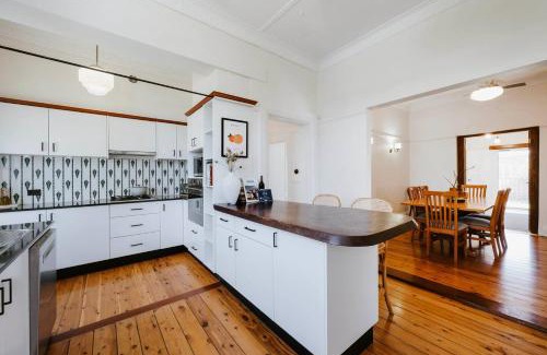 Central Mudgee House | Madeira Cottage - Country Comfort with Pool and Spa