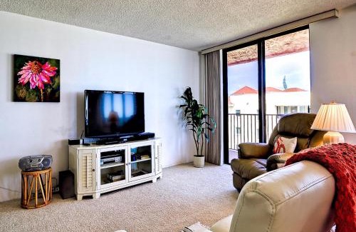 Madeira Beach Apartment | Madeira Towers 601 Beach front with spectacular views 533