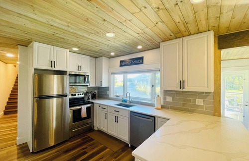 Cameron Cottage | Madison Riverfront Retreat