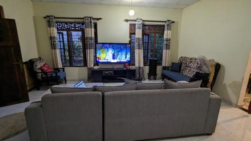 Palindanuwara Apartment | Madu's Mountain View Home