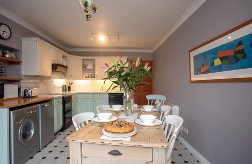 Marianglas Cottage | MAES Y CREGYN, pet friendly, country holiday cottage in Marianglas