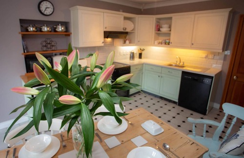 Marianglas Cottage | MAES Y CREGYN, pet friendly, country holiday cottage in Marianglas
