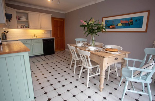 Marianglas Cottage | MAES Y CREGYN, pet friendly, country holiday cottage in Marianglas